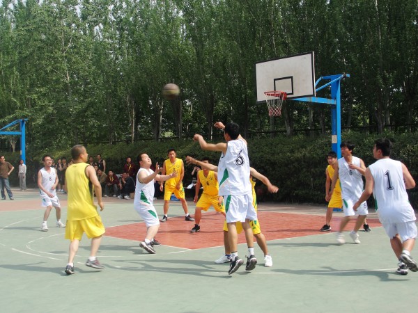 华萃路桥公司首届篮球比赛圆满结束